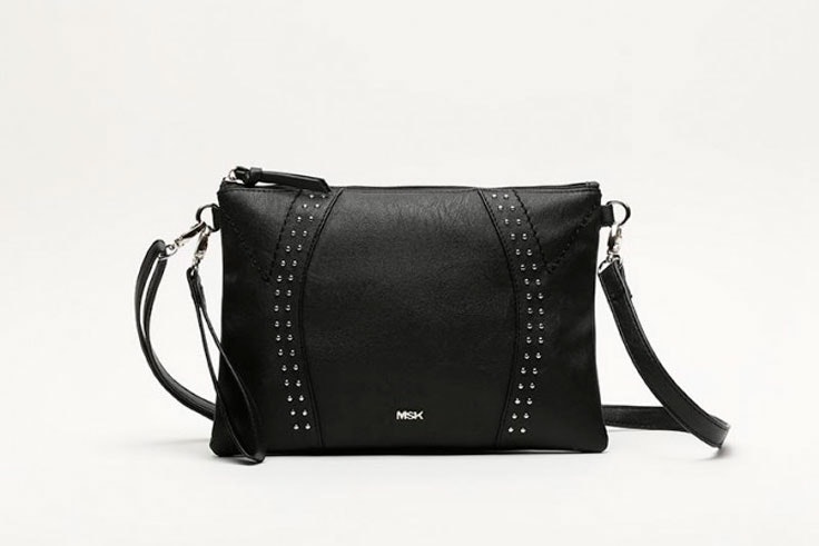 bolso-negro-bandolera-tachuelas-misako