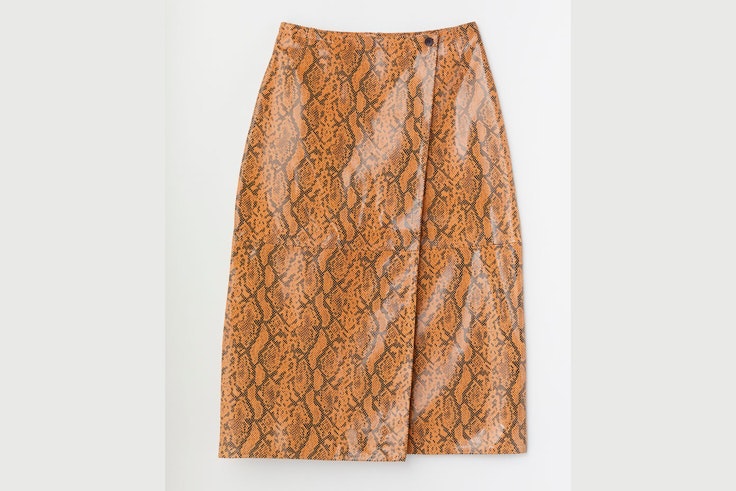 falda-cuero-con-estampado-serpiente-amarilla-hm