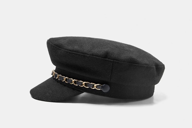 boina-negra-cadena-dorada-zara