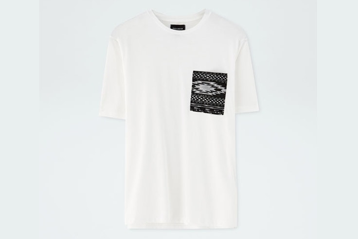 camiseta-blanca-manga-corta-bolsillo-pull-and-bear