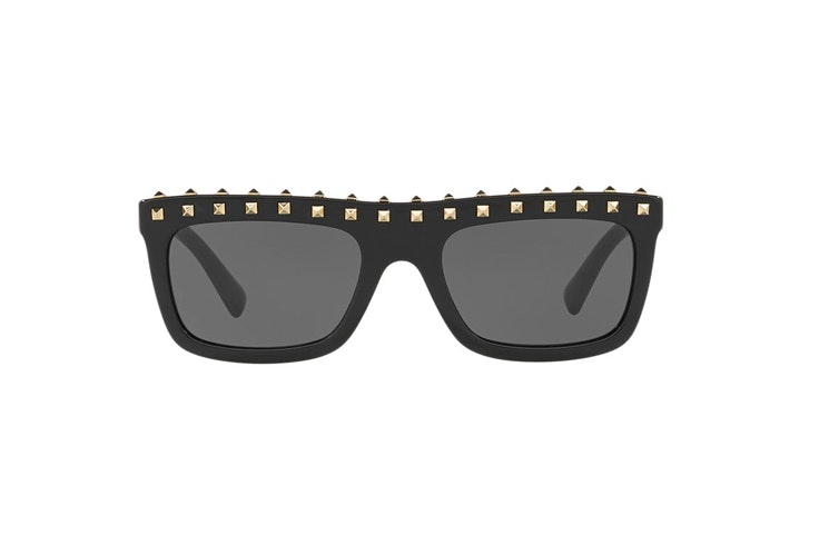 gafas-de-sol-rectangulares-pasta-negra-tachuelas-valentino-sunglass-hut