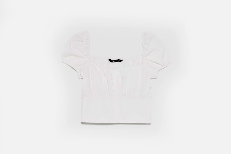 bartabac-look-casual-pantalon-cargo-top-blanco-bolso-mini-zara