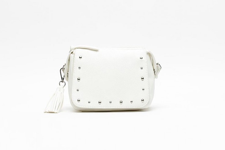 bolso-blannco-tachuelas-misako