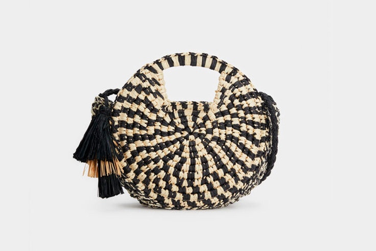 bolso-redondo-rafia-blanco-negro-parfois
