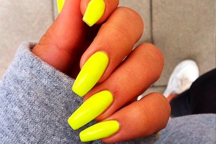 uñas neon