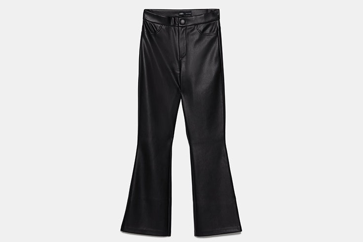 pantalón negro cuero flare zara
