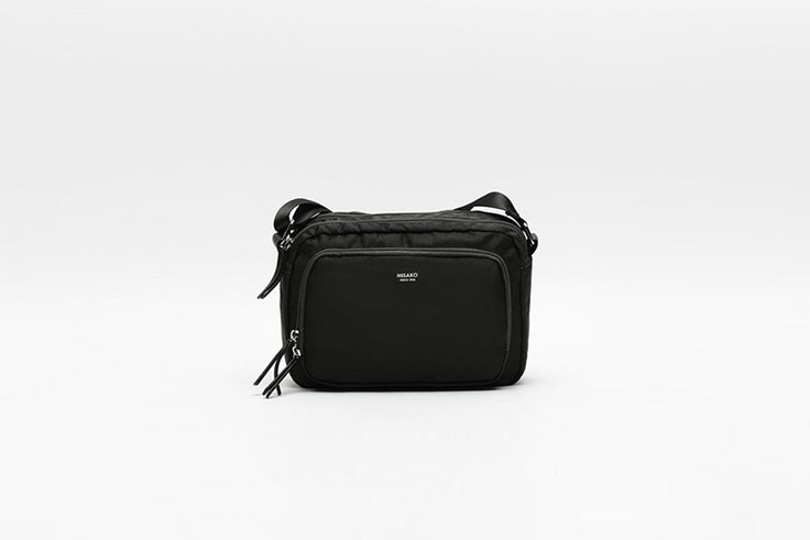 bolso negro bandolera de nylon de misako Olivia Frost