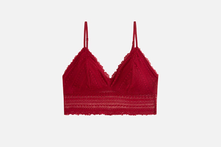 bralette de encaje rojo de oysho lencería roja