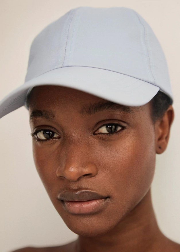 Gorra azul de Mango