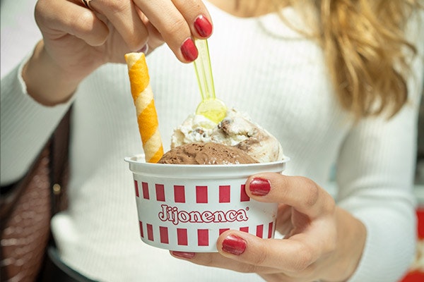 Sorprende a tu mejor amigo invitándole a cenar