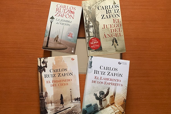 Prepara el día del libro con estas 4 lecturas recomendadas