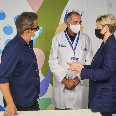 La ONG aragonesa “Believe in Art” lleva su arte al Hospital Vall d’Hebron de la mano de Andreu Buenafuente