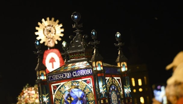¡Feliz día del Pilar! Rosario de cristal